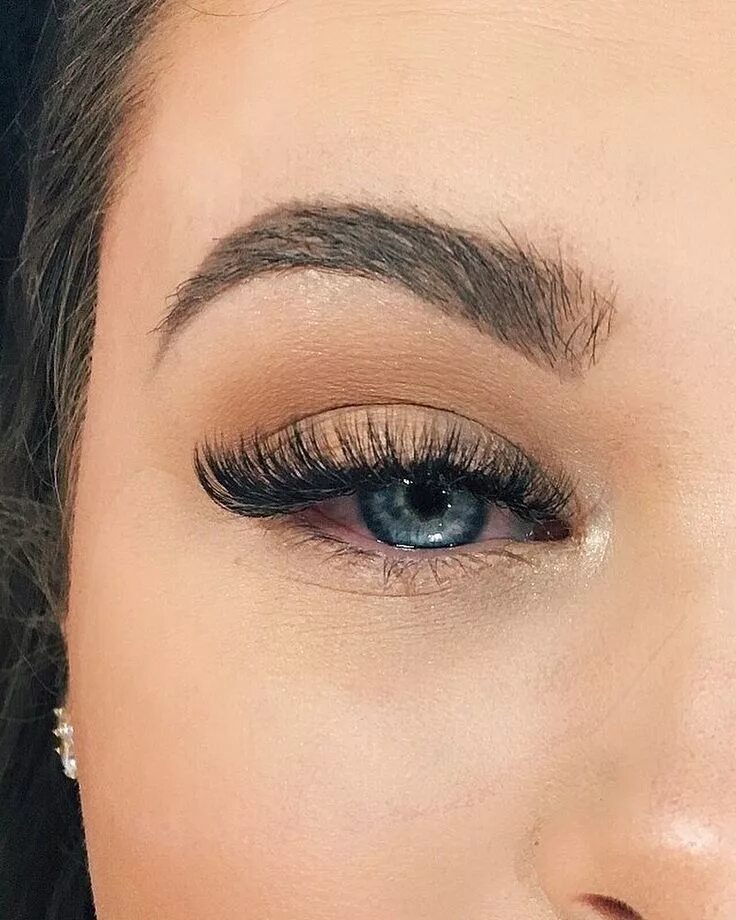 Нарощенные ресницы со стрелкой фото Volume Lashes by Sophie @ Let's Lash #oldtownscottsdale #oldtownlashes #scottsda