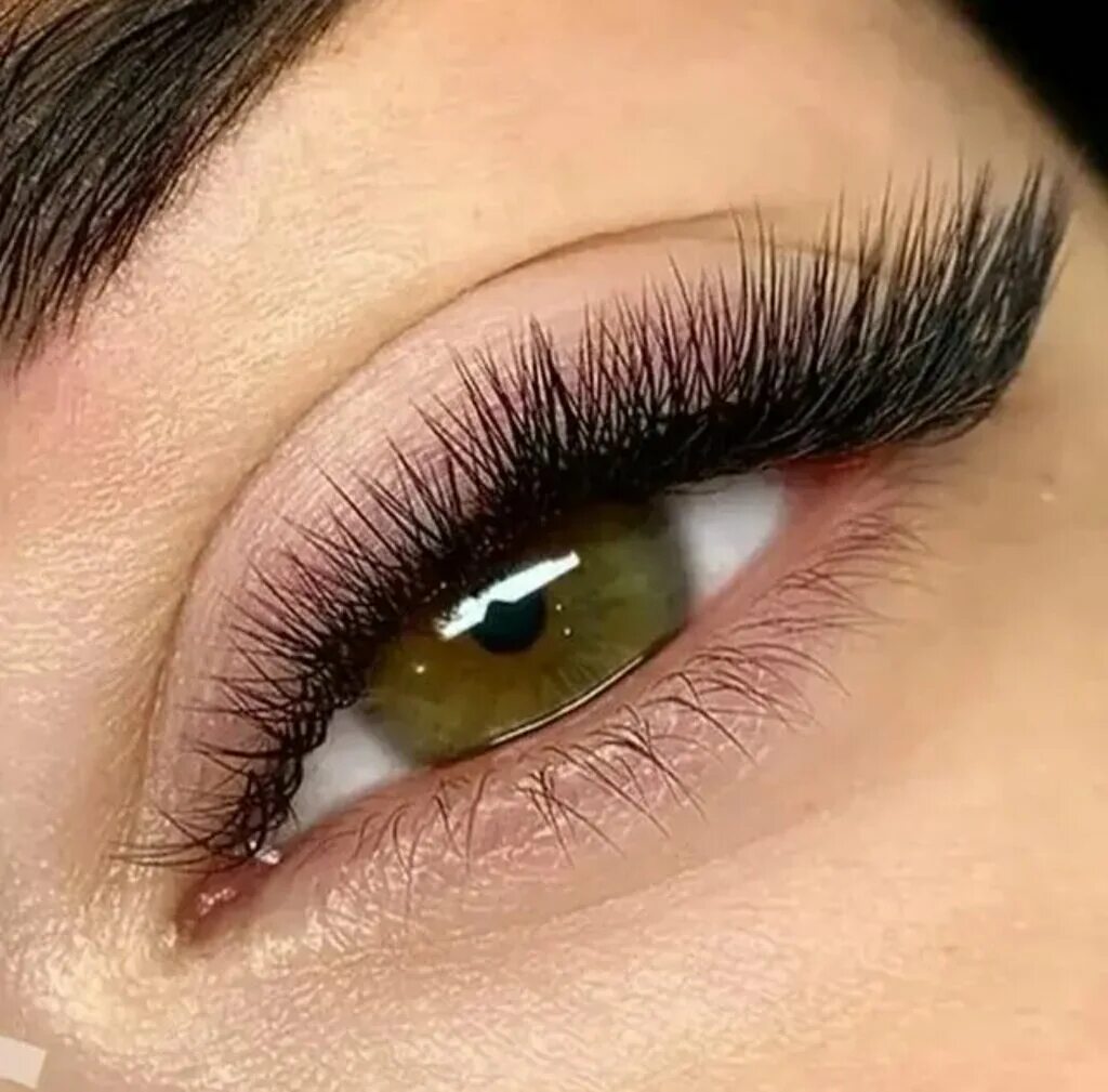 Нарощенные ресницы со стрелкой фото Lovely, eyebrow and eyelash salon, Moscow, Goncharnaya Embankment, 9/16с1 - Yand