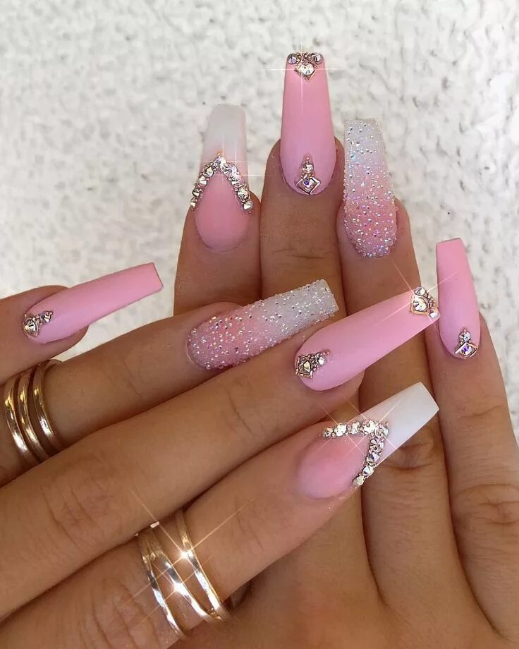 Нарощенный маникюр дизайн baby pink and crystal nails Nails design with rhinestones, Bling nails, White ac