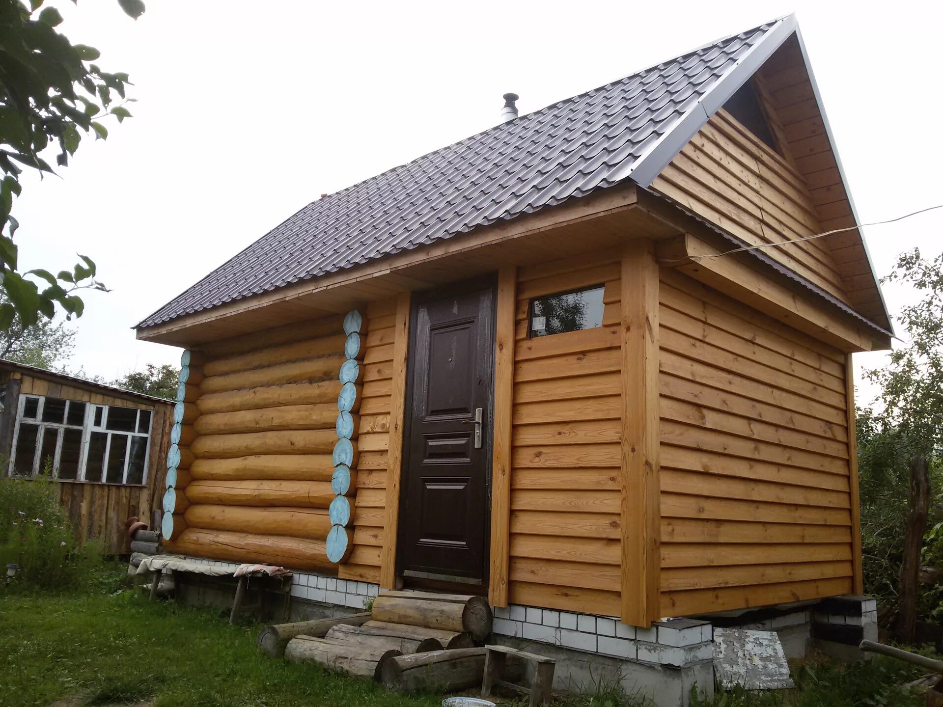 Наружная отделка бани фото Строю баню!Часть 19.Летний водопровод.Утепление предбанника.Обработка Акватексом