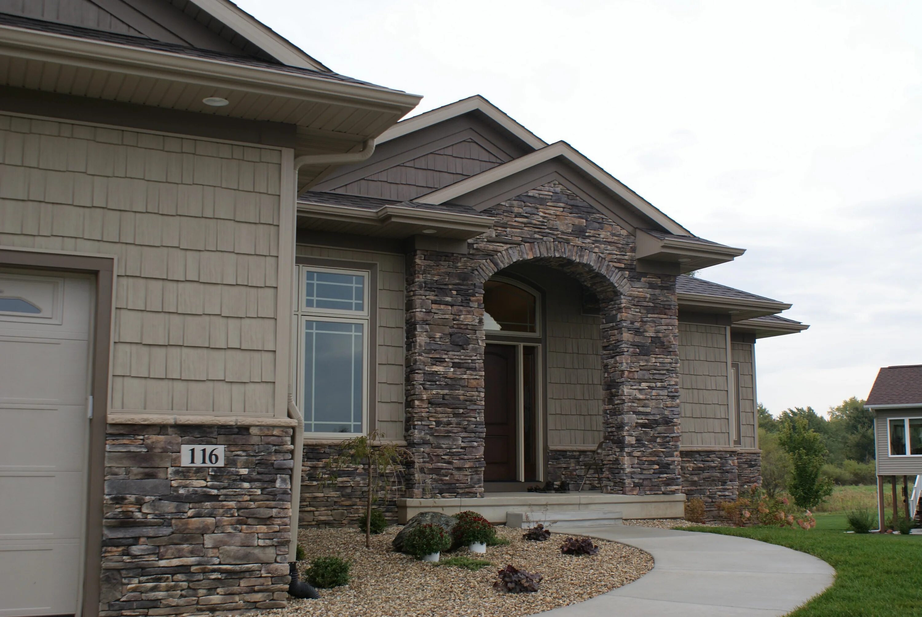 Наружная отделка дома камнем фото Wolf Creek - Southern Ledgestone - Cultured Stone - Stone - Boral USA Stone exte