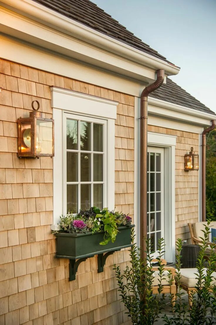 Наружное оформление окон частного дома The HGTV Dream Home 2015 on Martha's Vineyard Cottage exterior, House exterior, 