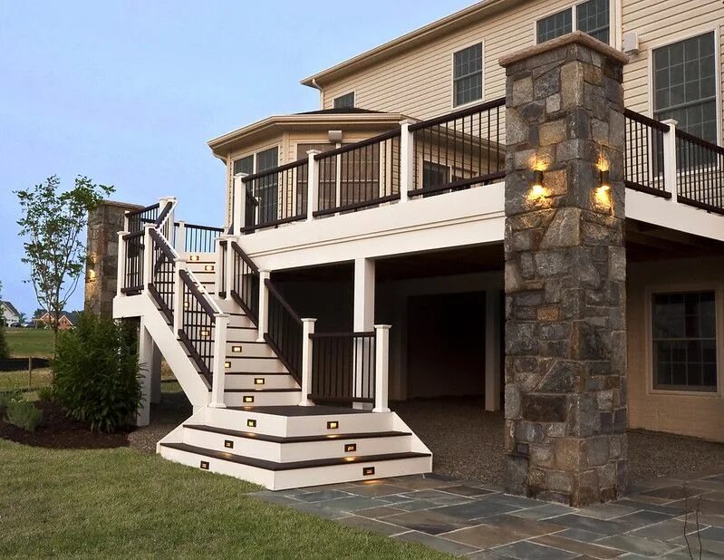 Наружные лестницы дома фото Composite decking with outdoor lighting