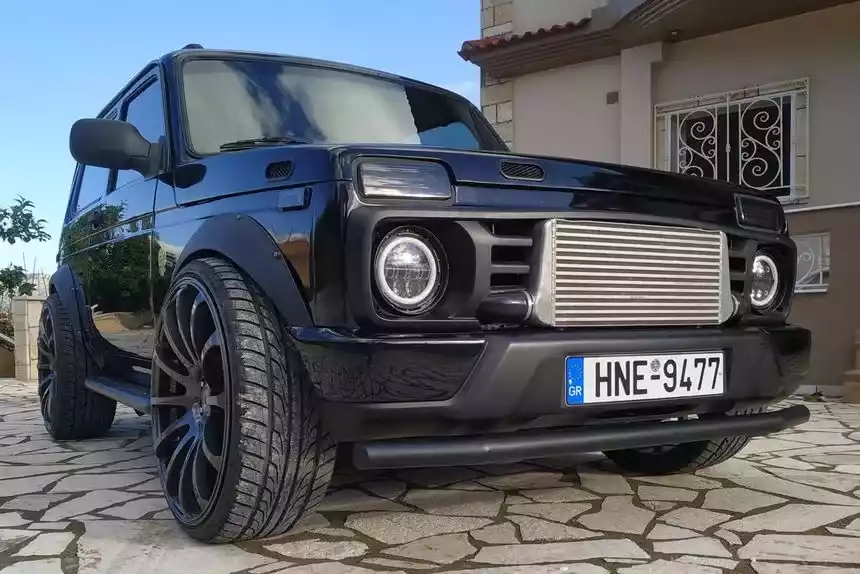 Наружный тюнинг нива легенда Прокачанная в Греции Lada Niva 2004 года продается по цене нового BMW