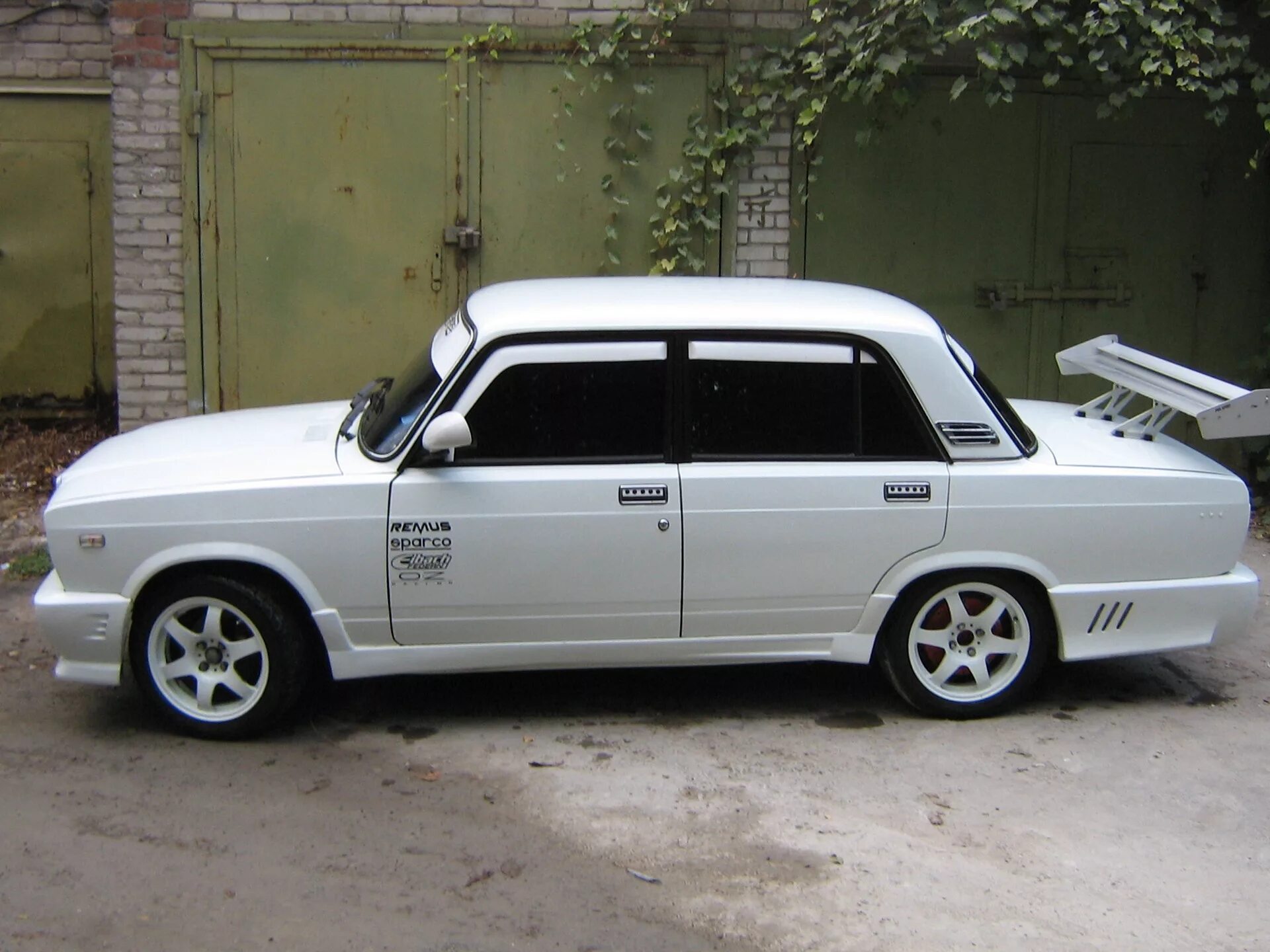 Наружный тюнинг ваз 2107 Первые пробы тюнинга (первое рождение) - Lada 2107, 1,9 л, 2004 года фотография 