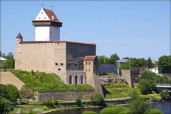 Нарвский замок фото Нарва Что посмотреть, что купить, магазины Нарвы