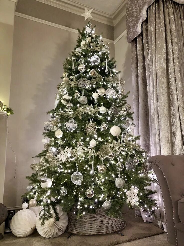 Нарядить елку стильно реальные фото Beautiful Christmas Trees Simple christmas tree, Christmas tree inspiration, Chr