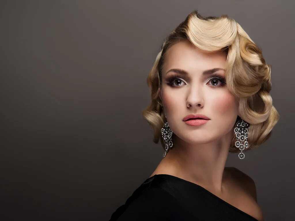 Нарядная прическа для женщин Стили причёсок - "Hair-Boutique"
