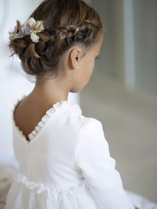 Нарядные прически для девочек Vestido de comunión Petritas. Trajes de Primera Comunión. Comuniones. Vestidos c