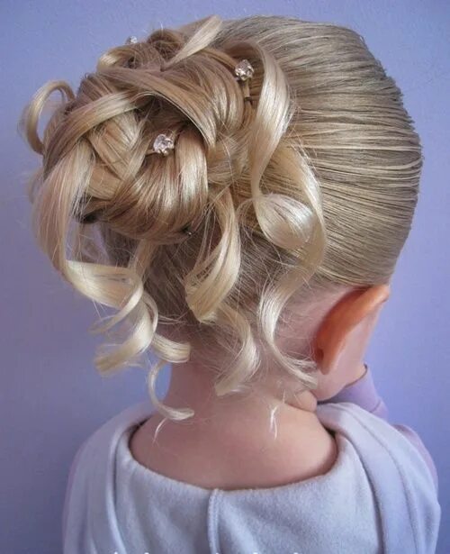 Нарядные прически для девочек на длинные Kleine Mädchen Brötchen Frisuren - Frisuren Stil Haar Kids hairstyles, Girls upd