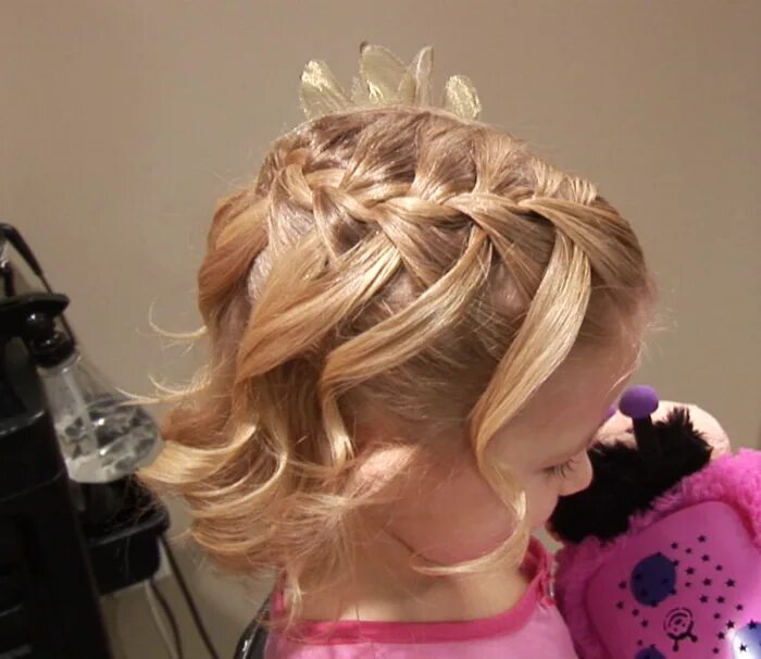 Нарядные прически для лета 63 детские прически на выпускной в детский сад Braided hairstyles, Kids hairstyl