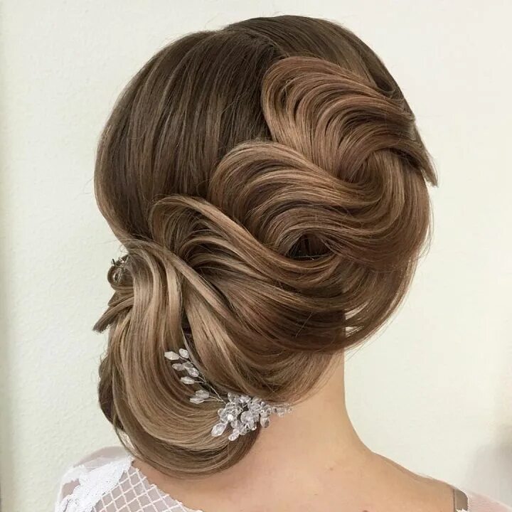 Нарядные прически на длинные Beautiful updo wedding hairstyle to inspire your big day Long hair styles, Brida