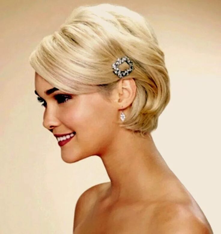 Нарядный прическа на короткий волос short wedding hair... Where was this idea when I got married?! Short wedding hai