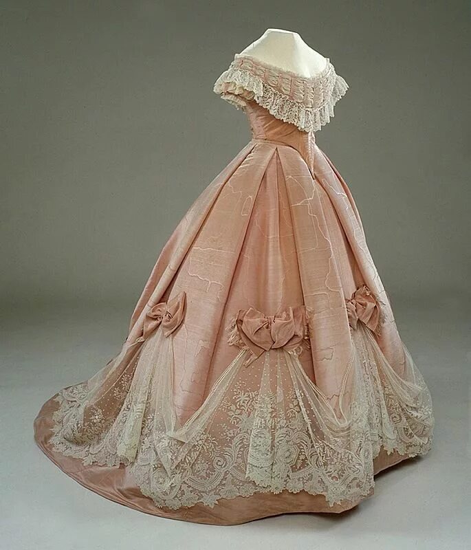 Наряды 19 века фото Кружево Шантильи. Antique dress, Vintage dresses, Vintage gowns