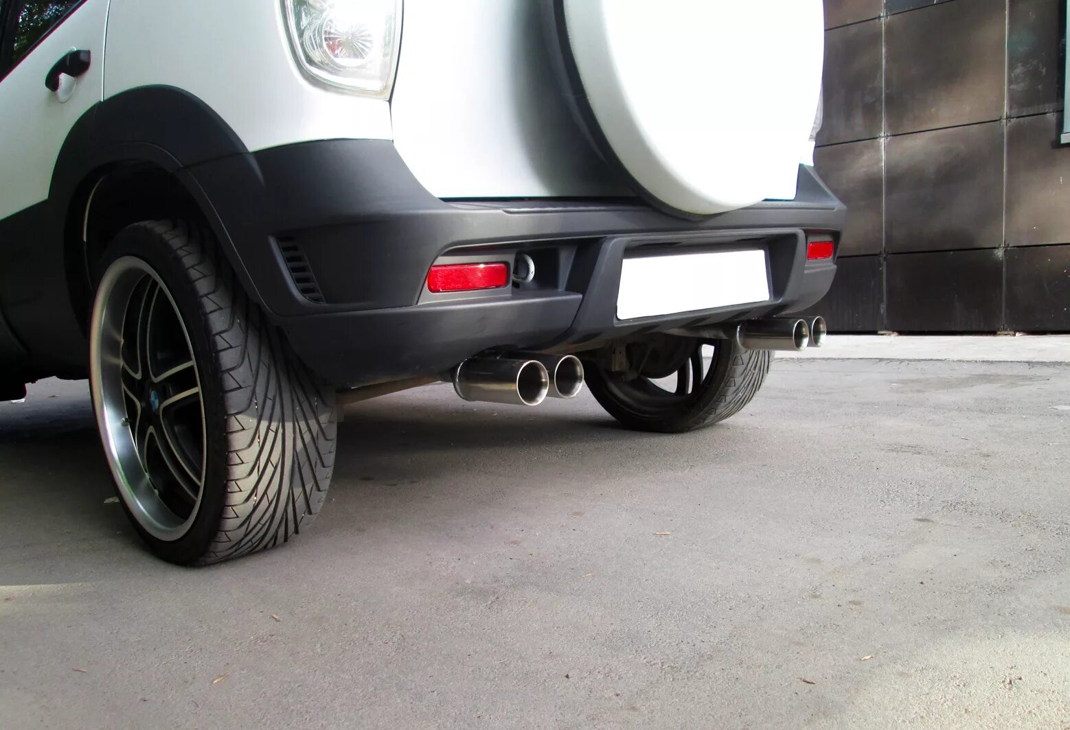 Насадка на глушитель нива легенд фото Глушитель с 4-мя насадками Ø 76 мм Chevrolet Niva : купить в Санкт-Петербурге, ц