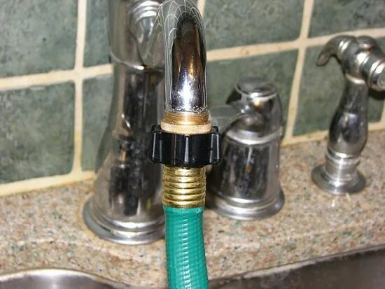 Насадка на кран для подключения стиральной машины How to Attach a Garden Hose to a Kitchen Faucet: Easy DIY Kitchen faucet, Faucet