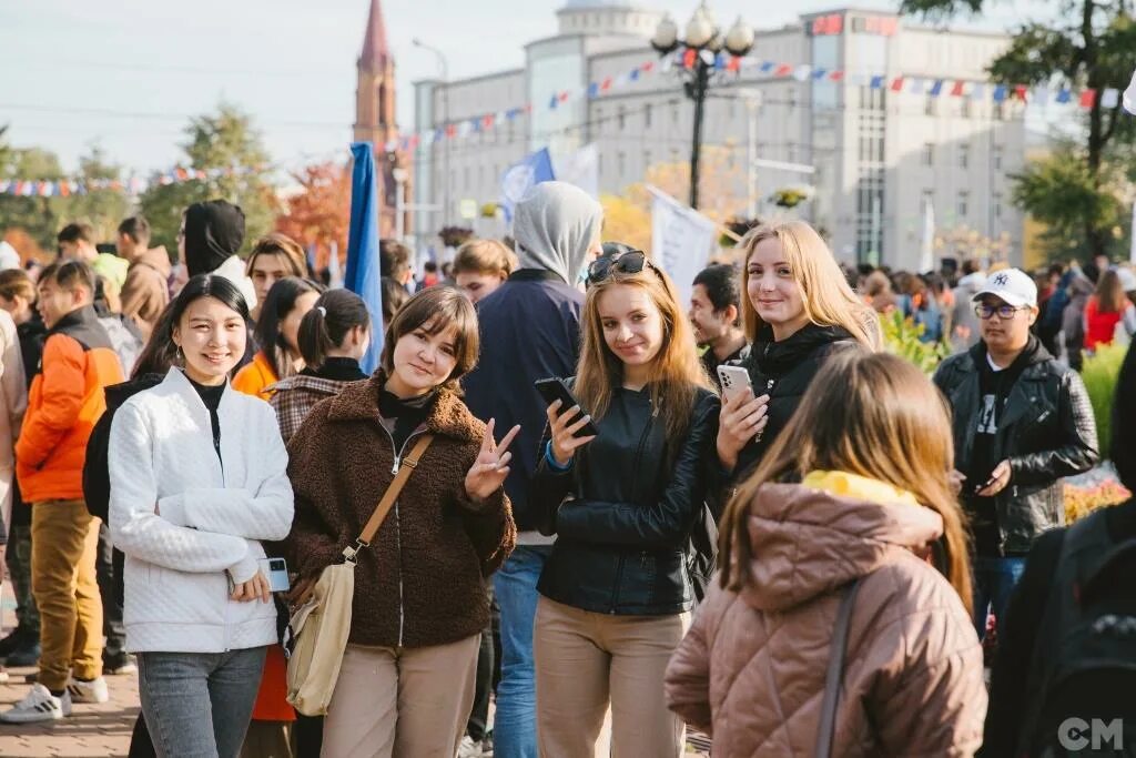 Население иркутска фото Column of 700 INRTU students opened the "Student Parade" in Irkutsk