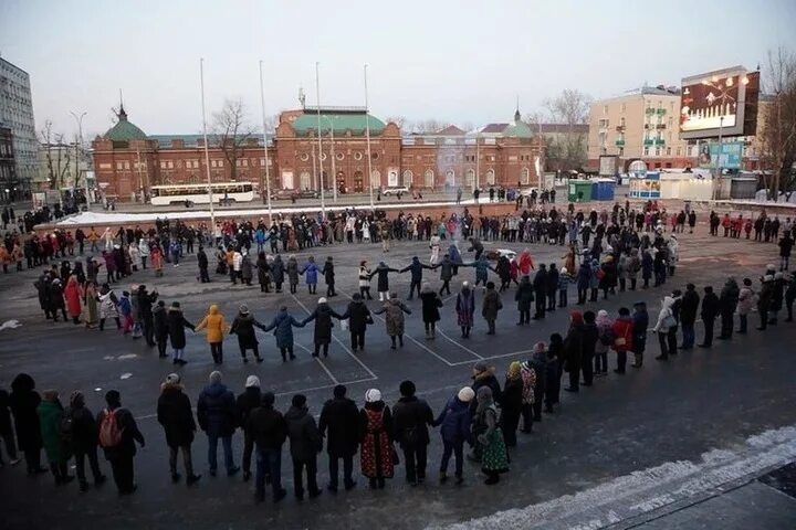 Население иркутска фото На площади у "Труда" в Иркутске более 300 человек станцевали ёхор - МК Иркутск