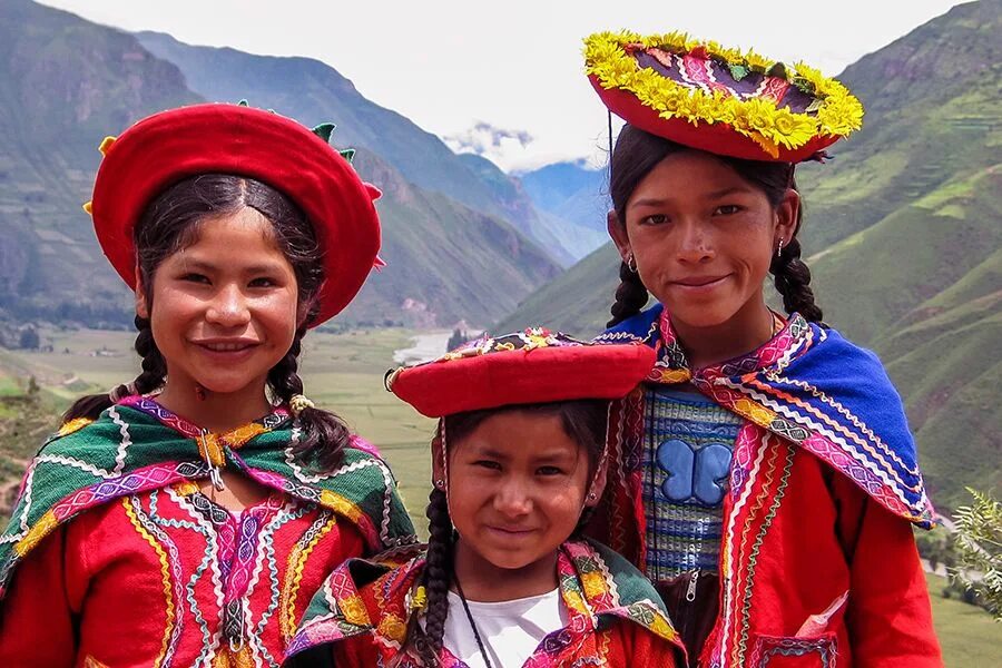 Население перу фото Where to learn Spanish in South America Traditional outfits, Peruvian people, Pe