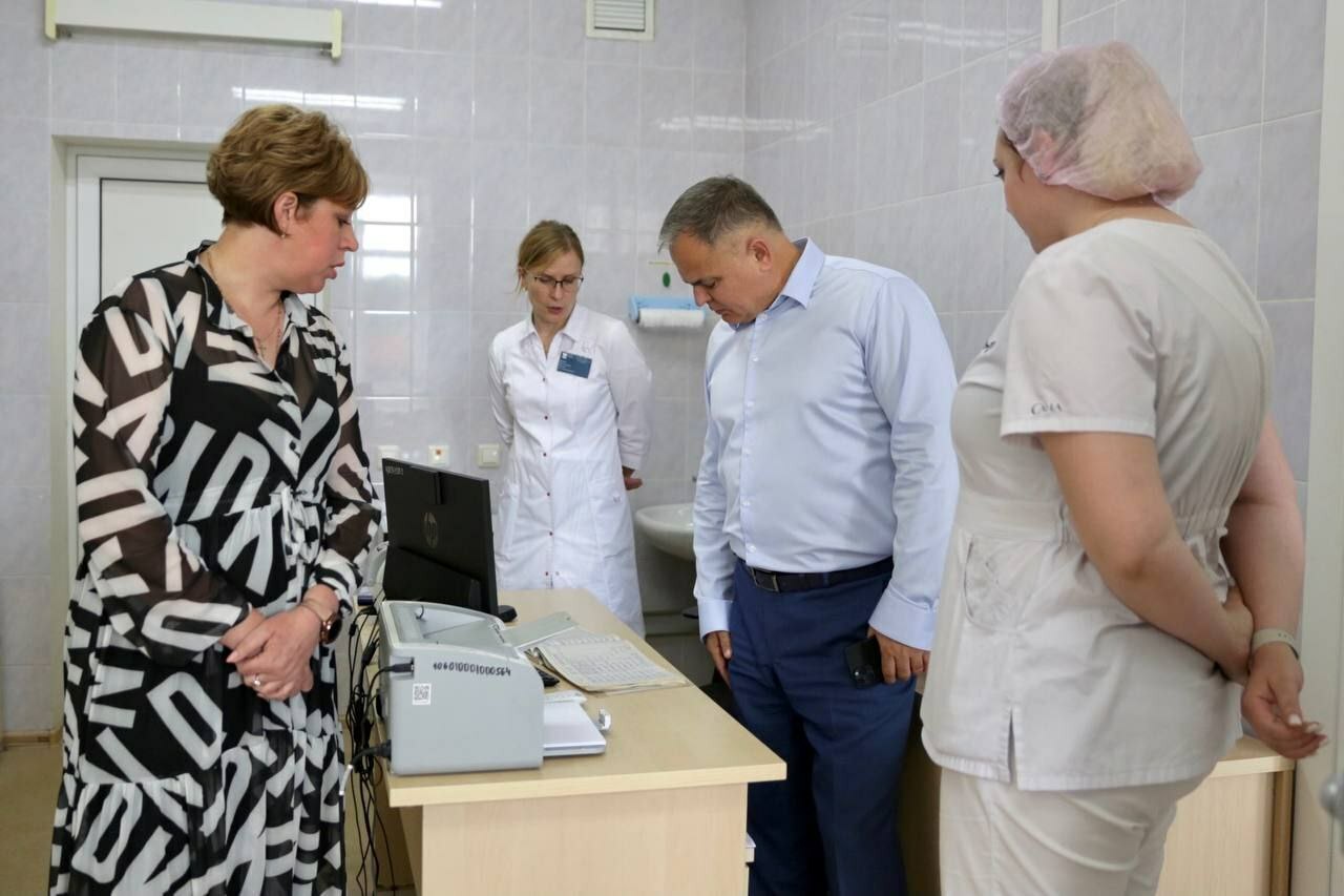 Наш доктор андреевская ул 12 фото Виктор Родионов посетил Андреевскую поликлинику - Издательский дом "Сорок один"