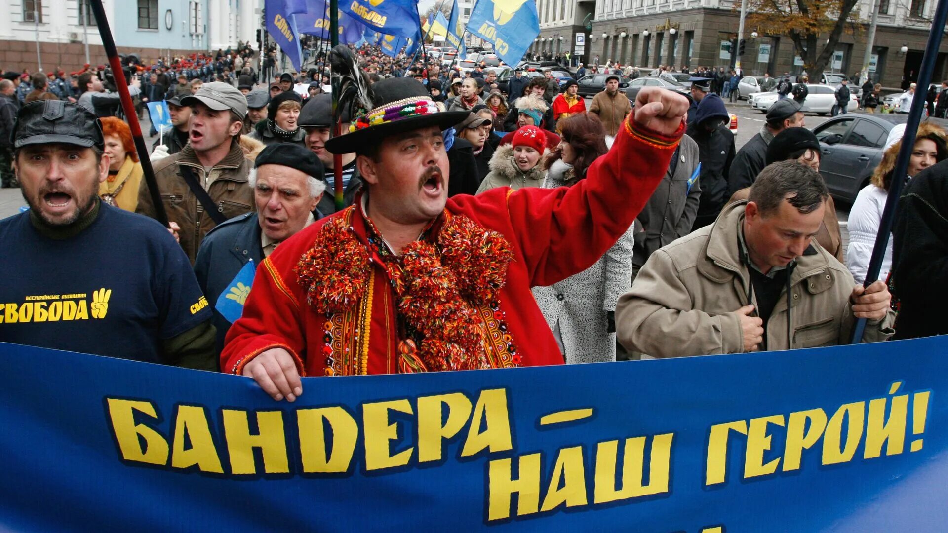 Националисты с западной украины фото Израиль осудил решение присвоить стадиону в Тернополе имя Шухевича - РИА Новости