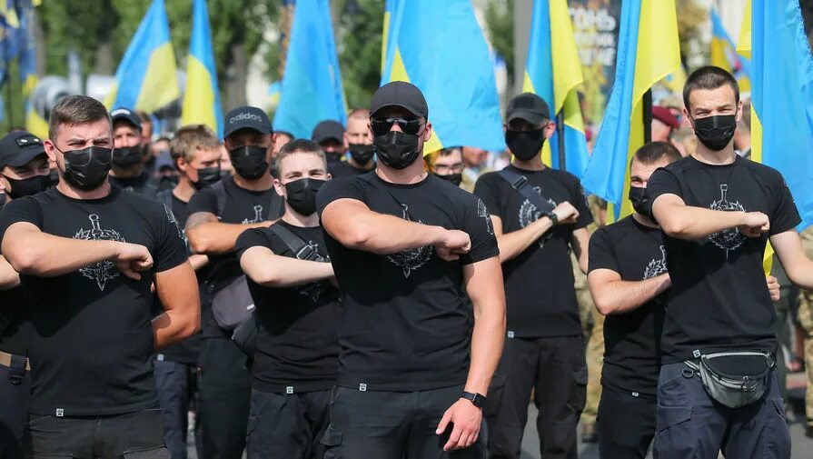 Националисты с западной украины фото Украинские националисты провели "Марш защитников Украины" - Газета.Ru