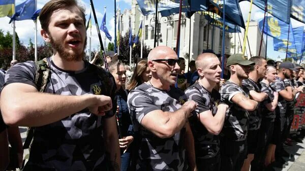 Националисты с западной украины фото Против телеканала NewsOne возбудили дело о "финансировании терроризма" - РИА Нов