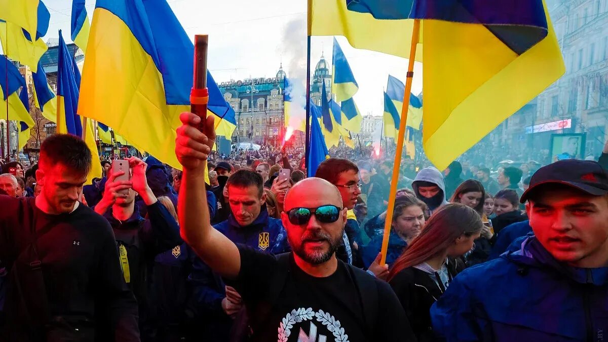 Националисты с западной украины фото Зеленский боится националистов, это серьезная проблема для отношений Киева и Буд