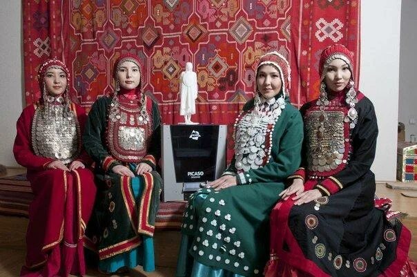 Национальная одежда башкиров фото Первый в мире башкирский национальный 3D-костюм везут на 3D Print Conference. Al