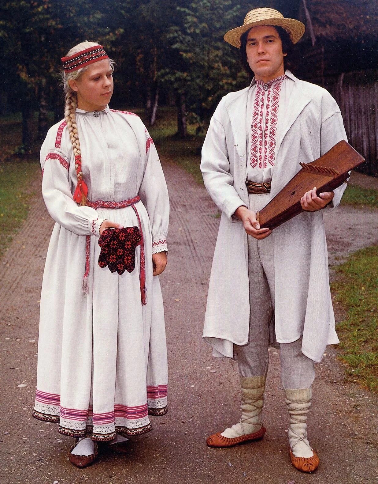 Национальная одежда белорусов фото FolkCostume&Embroidery: Overview of the Folk Costumes of Europe Folk clothing, F