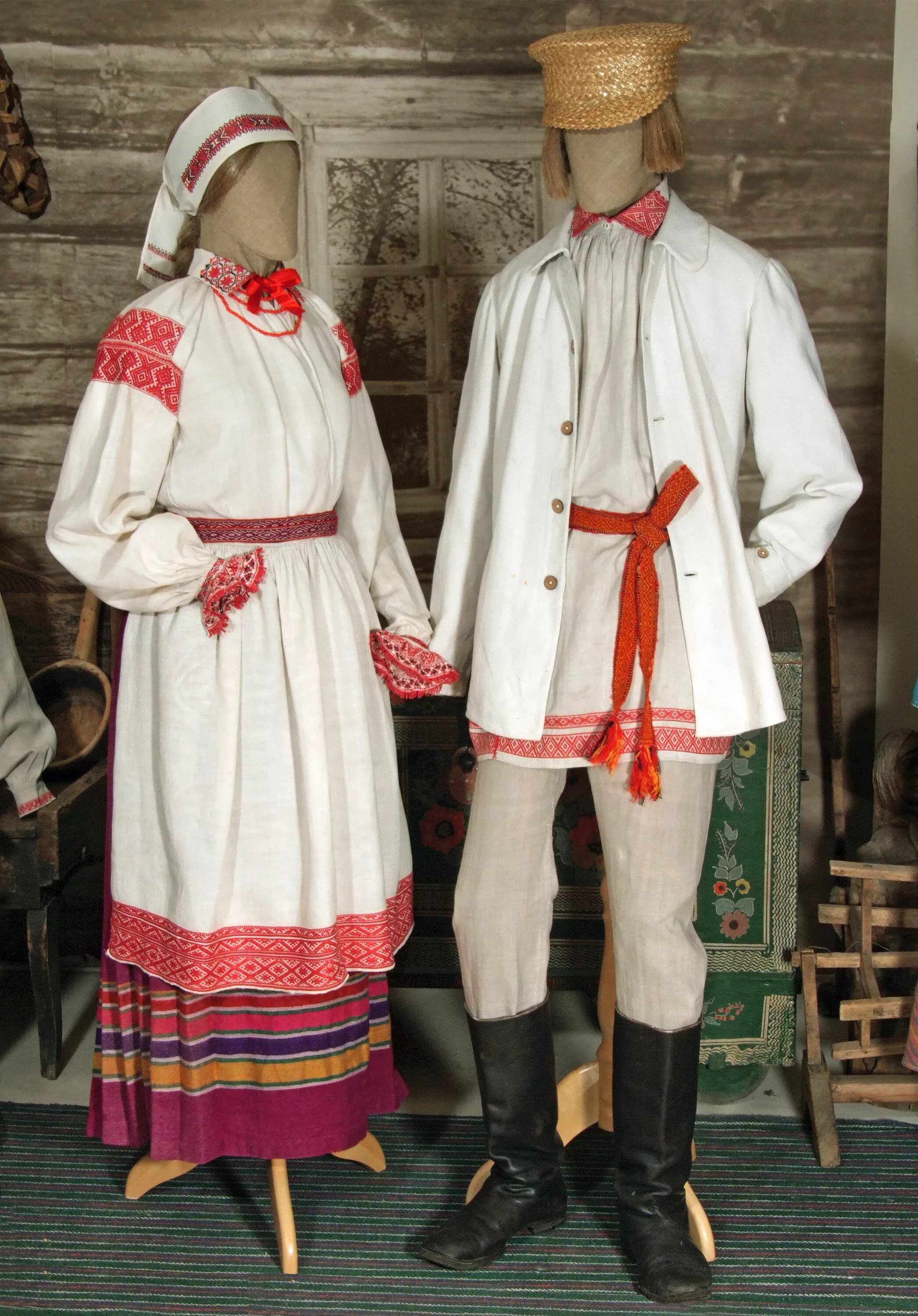 Национальная одежда белорусов фото Файл:Traditional summer clothing of Belarusian peasants - XIXth cent - Museum of