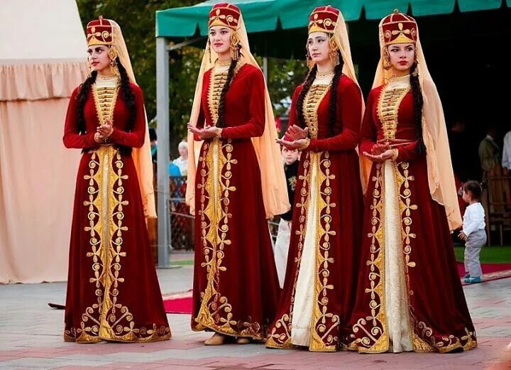 Национальная одежда дагестана женская фото Circassian Традиционные платья, Модные стили, Быть женщиной
