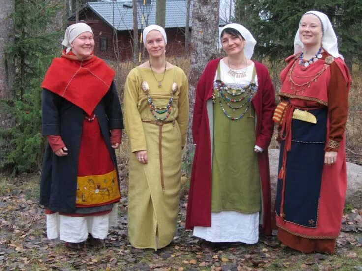 Национальная одежда карелов фото Keskiaikaan Viking apron dress, Viking clothing, Historical clothing