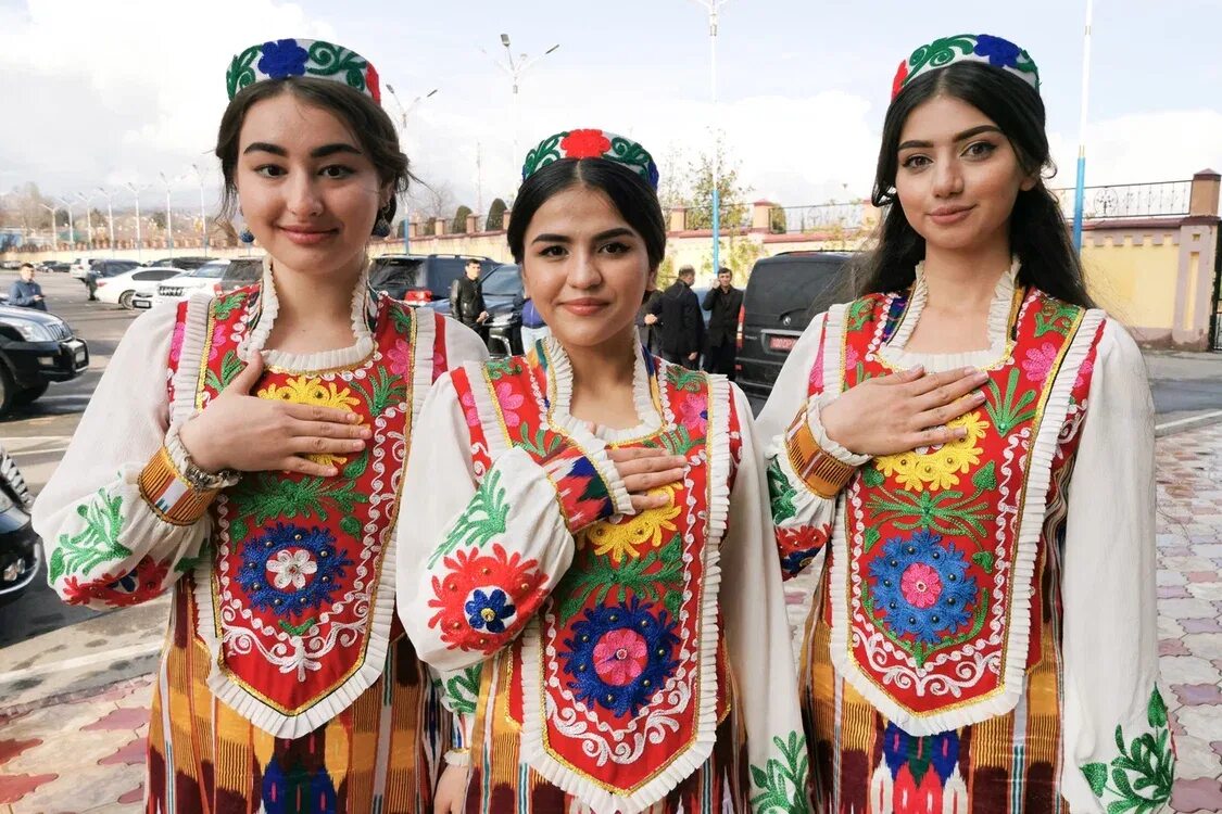 Национальная одежда таджикистана женская фото В СФ рассказали, сколько регионов России сотрудничают с Таджикистаном