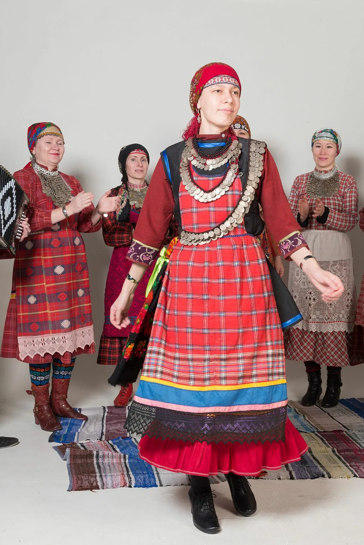 Национальная одежда удмуртов фото Udmurt traditional clothes, удмурт диськут. Эстониысь ансамбль "Юмшан Гур" Photo