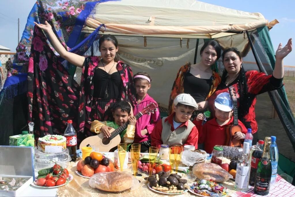 Национальное цыганское блюдо с фото Фестиваль национальных культур "Звездный хоровод" - День города Читы - 2012 - Чи