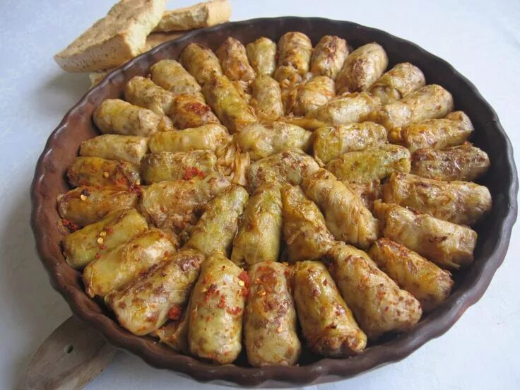 Национальное турецкое блюдо рецепт с фото Umplutura pentru circa 60 de bucăti: un kilogram carne tocată de porc (pulpă), 5