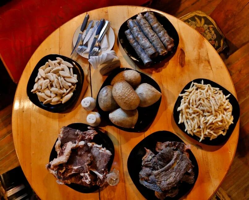 Национальные чеченские блюда фото Это вам не заливная рыба: как накрывают новогодний стол на Северном Кавказе - ТА