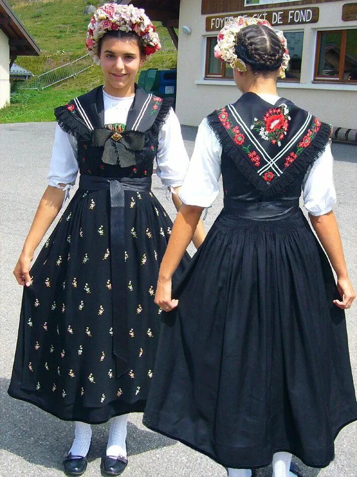 Национальные костюмы франции фото The traditional wedding costume in Hunspach in the North of Alsace (France) Trad