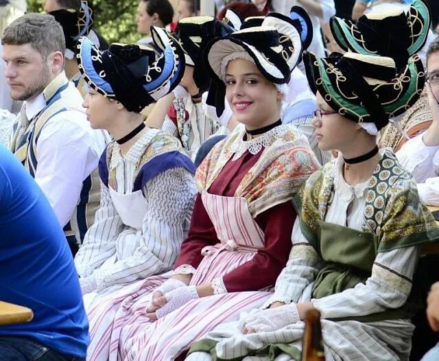 Национальные костюмы франции фото FolkCostume&Embroidery: Costume of Bourbonnais, France France national costume, 