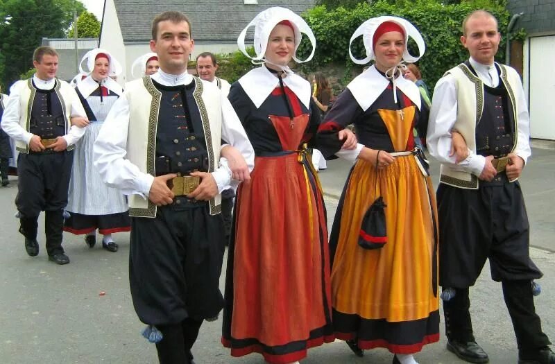 Национальные одежды фото Traditional costume of Brittany, France ..www.trekearth.com French traditional d
