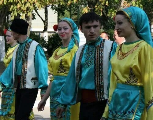 Национальный костюм гагаузов фото и описание Pin de Robert Louis Ker em ناس