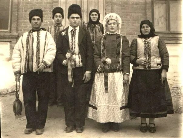 Национальный костюм гагаузов фото и описание Культ волка": кто такие гагаузы, к которым летел Минниханов? 250-тысячный тюркоя