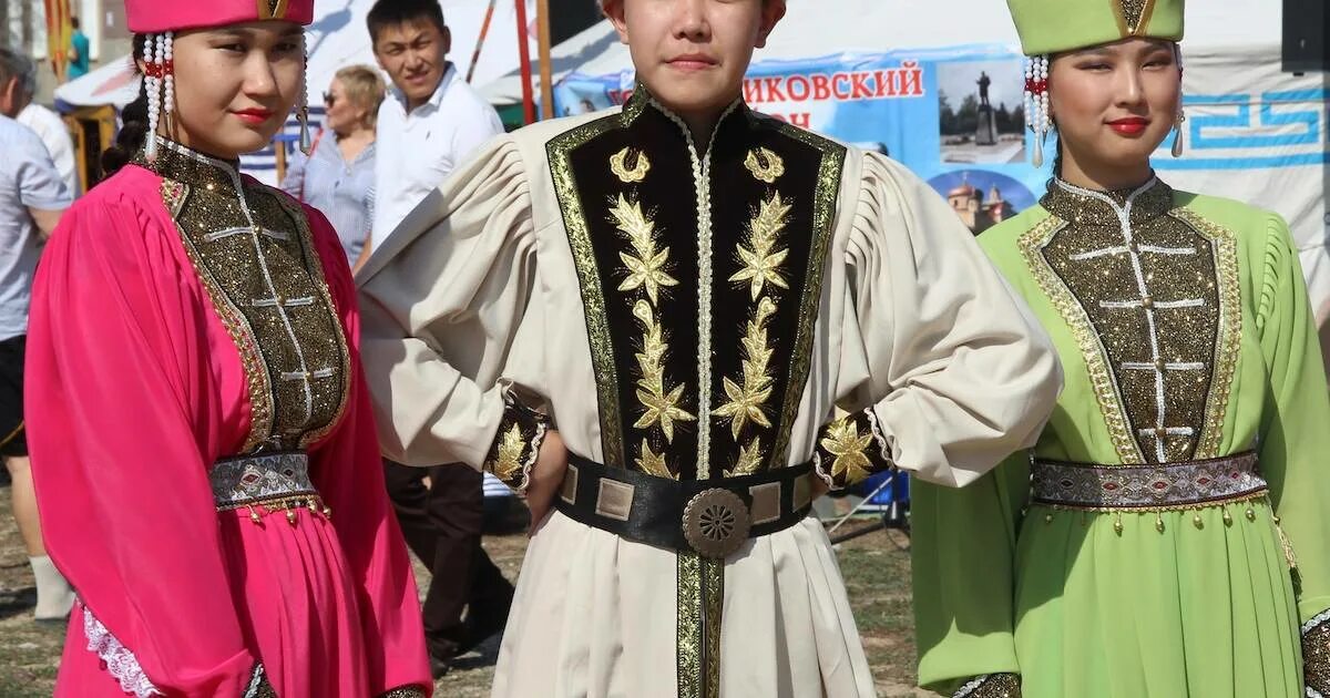 Национальный костюм калмыков фото Почему цыгане одеваются в яркое, а татары любят вышивку - костюмы народов России