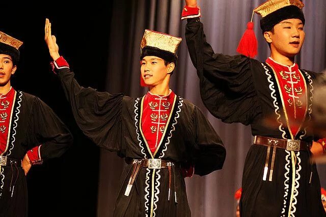 Национальный костюм калмыков фото Kalmyk Folk Costume and Dance Народный костюм, Костюм, Национальный