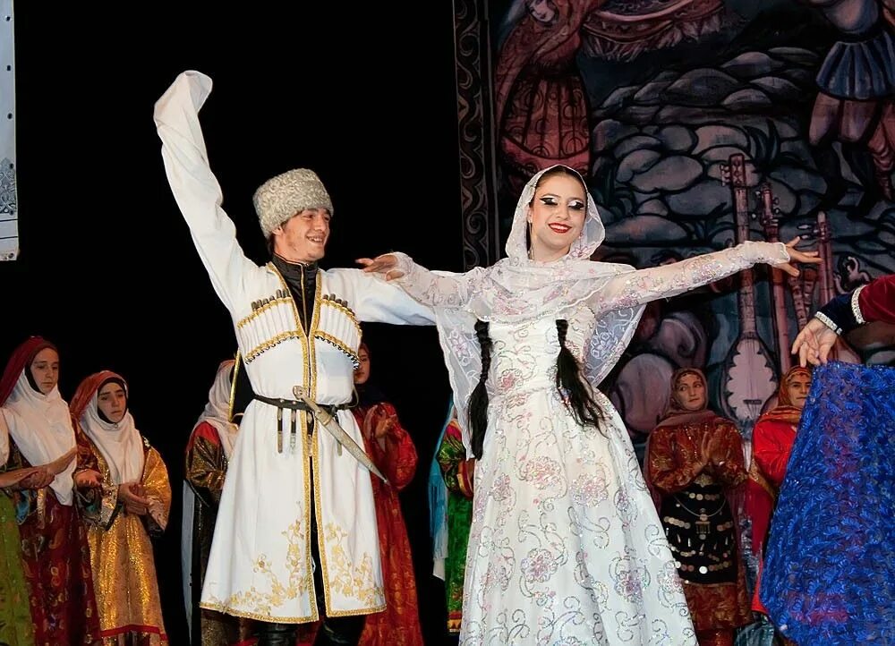 Национальный костюм кумыков фото Pin by Elitt on Lezgins/Лезгины Ethnic fashion, Folk costume, Victorian dress