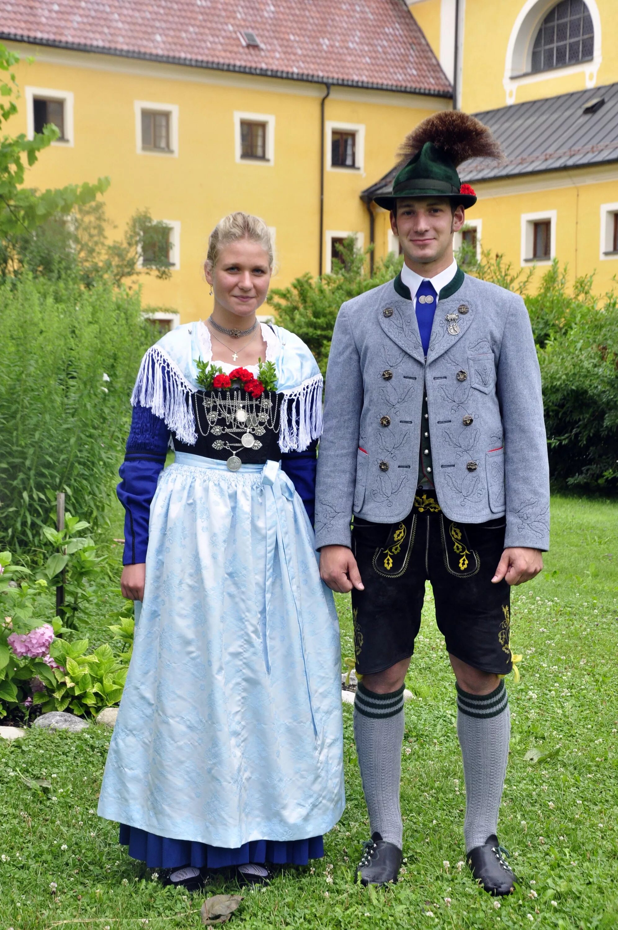 Национальный костюм немцев фото Miesbacher #Tracht - Die Tracht der junge, aktiven #Trachtler. GTEV D`Brünnstoan