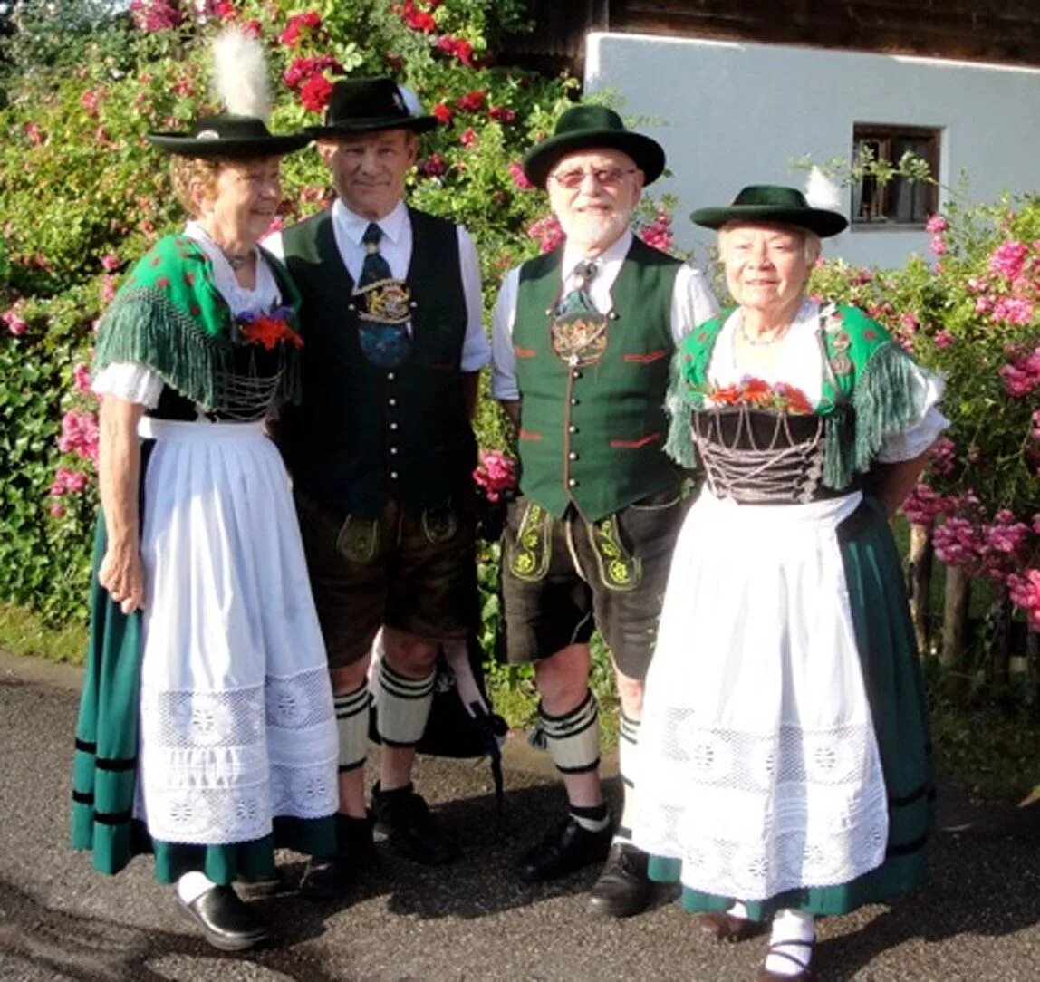 Национальный костюм немцев фото Parma, Parma Heights couples step at a higher level German costume, Culture clot