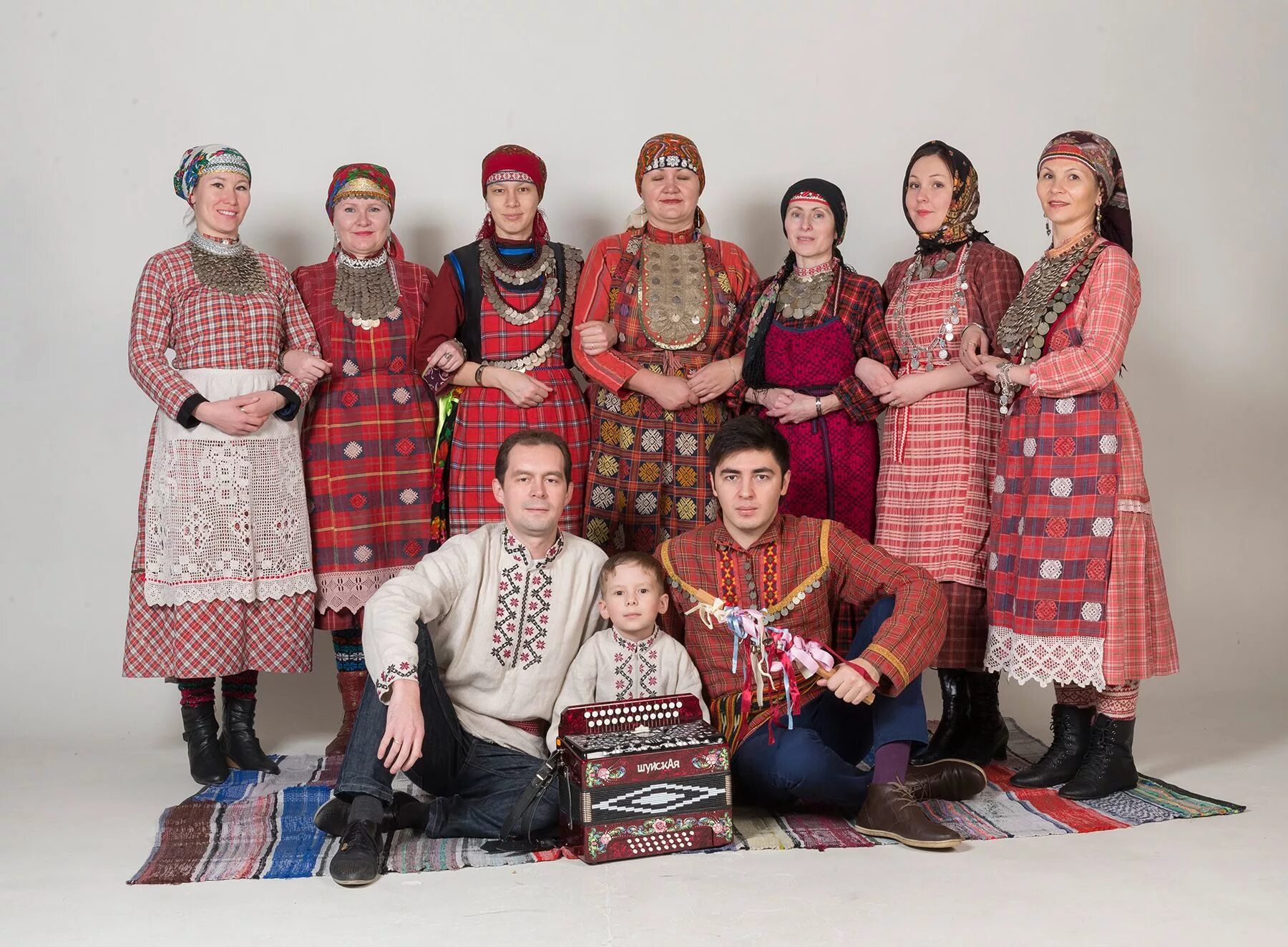 Национальный костюм удмуртов женский фото Udmurt traditional clothes, удмурт диськут. Эстониысь ансамбль "Юмшан Гур" Photo