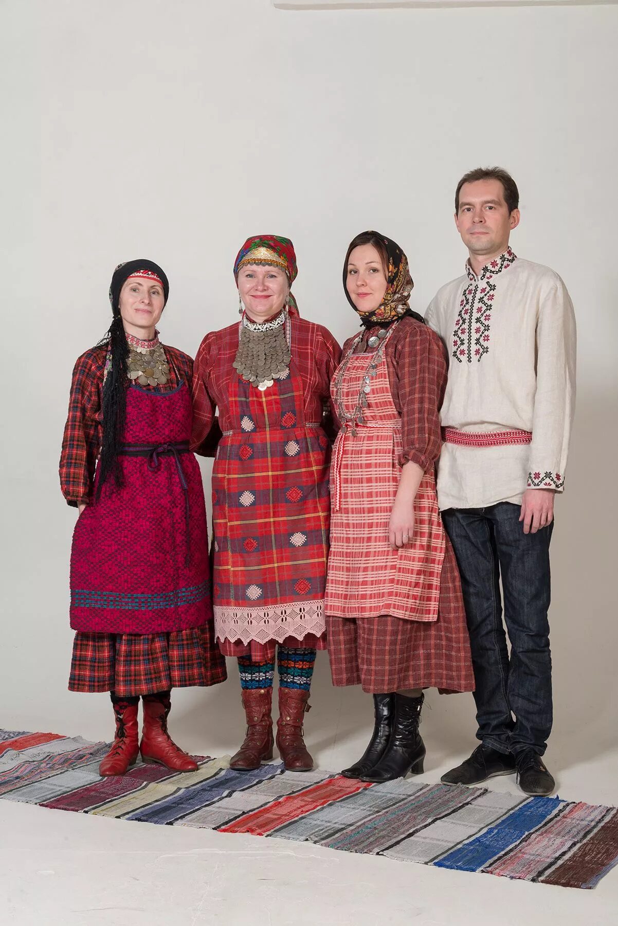 Национальный костюм удмуртов женский фото Udmurt traditional clothes, удмурт диськут. Эстониысь ансамбль "Юмшан Гур" Photo